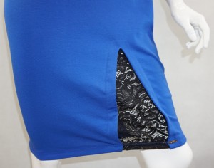 Sukienka rozcięcie z koronką