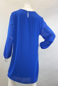 Sukienka z marszczeniem na dekolcie