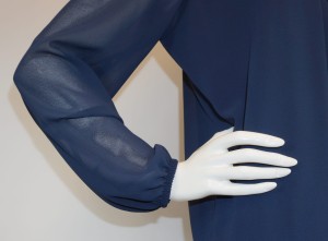 Sukienka z marszczeniem na dekolcie