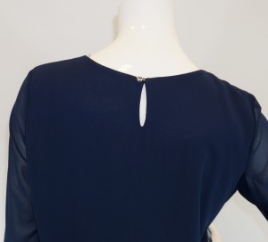 Sukienka z marszczeniem na dekolcie