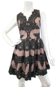 Sukienka rozkloszowana z koronką