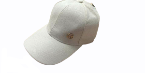 Czapka damska z daszkiem połysk