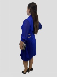 Sukienka zakładana z plisowaną wstawką