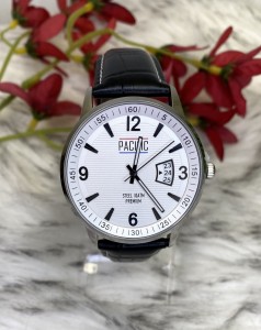 Zegarek męski na skórzanym pasku z przeszyciem