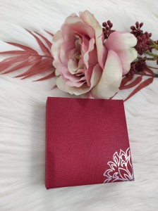 Pudełko ozdobne tłoczenie kwiat 9x9cm