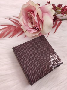 Pudełko ozdobne tłoczenie kwiat 9x9cm