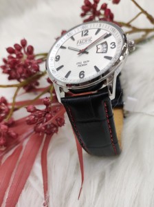 Zegarek męski na skórzanym pasku z przeszyciem