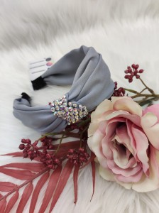 Opaska do włosów satynowa duże cyrkonie