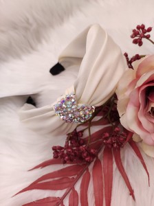 Opaska do włosów satynowa duże cyrkonie