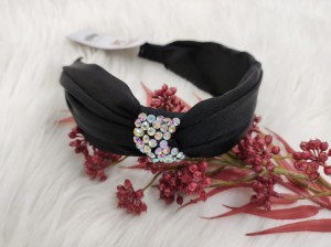 Opaska do włosów satynowa duże cyrkonie