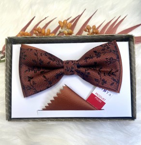 Mucha męska wzór gałązki liście