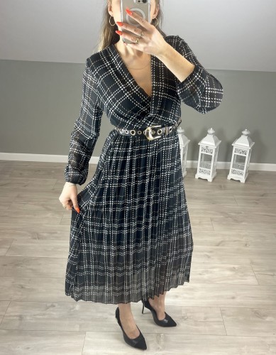 Sukienka plisowany dół i zakładany dekolt