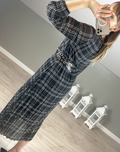 Sukienka plisowany dół i zakładany dekolt