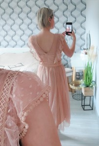 Sukienka tiulowa w kropki z falbanka