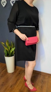 Sukienka damska dekoracyjne rękawy perełki ściągacz rękaw