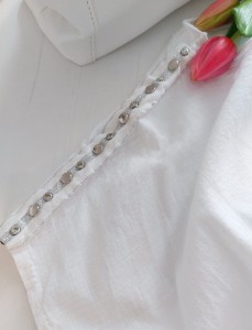 Bluzka damska biała wzór usta napis Beloved 