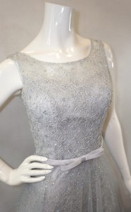 Sukienka długa z wiązanym gorsetem