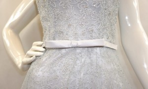 Sukienka długa z wiązanym gorsetem