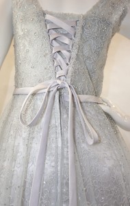 Sukienka długa z wiązanym gorsetem