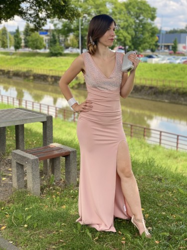 Sukienka maxi cekinowa góra z rozporkiem 