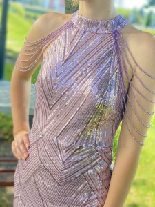 Sukienka maxi z cekinami i koralikami na ramionach MOJITO BIS