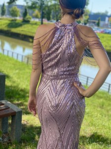 Sukienka maxi z cekinami i koralikami na ramionach MOJITO BIS