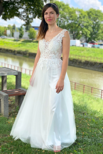 Sukienka biała długa  LOTOS z gipiurą i kryształkami