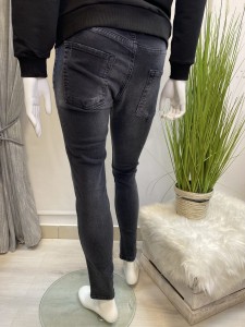 Jeansy męskie zwężane czarne z odpinanym łańcuszkiem