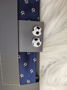 Komplet granatowy krawat+spinki do manketów piłki