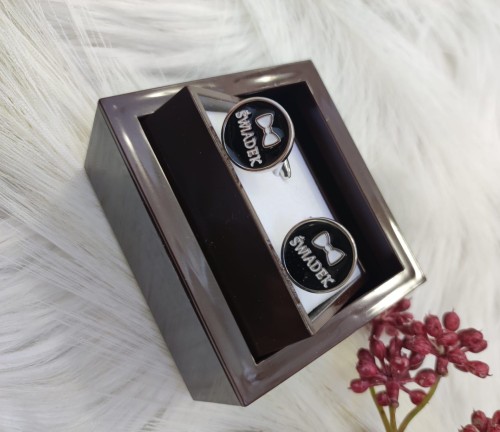 Spinki do mankietów okrągłe biały napis ŚWIADEK na czarnym tle