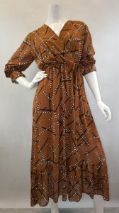 Sukienka midi w czarno biały wzór