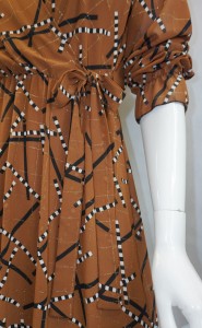 Sukienka midi w czarno biały wzór