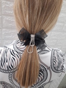 Gumka do włosów z tiulu ozdobna zawieszka