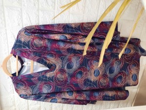 Bluzka damska fioletowa w kółka dekold w V