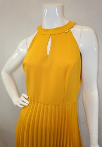 Sukienka długa plisowana wiązana na szyi