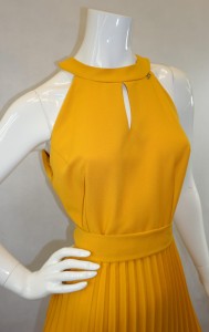 Sukienka długa plisowana wiązana na szyi