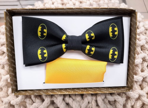 Mucha męska czarna we wzór BATMAN z żółtą poszetką