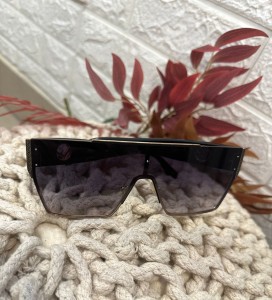 Okulary damskie przeciwsłoneczne z prostą górą