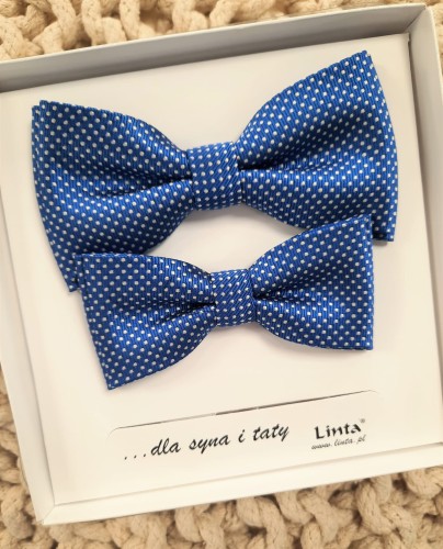 Muchy TATA SYN wzór gęste białe kropki