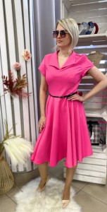 Sukienka krótki rękaw z kołnierzykirem i paskiem mocny róż