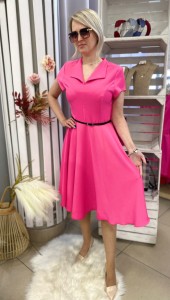 Sukienka krótki rękaw z kołnierzykirem i paskiem mocny róż