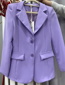 Marynarka damska klasyczna na dwa guziki