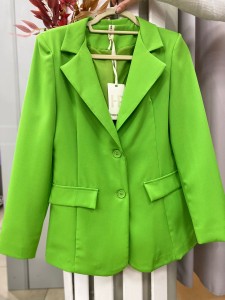 Marynarka damska klasyczna na dwa guziki