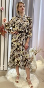 Sukienka z asymetrycznym dołem w białe duże kwiaty