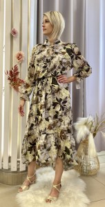 Sukienka z asymetrycznym dołem w białe duże kwiaty