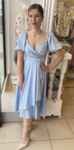 Sukienka asymetryczna rękaw bufki błękitna