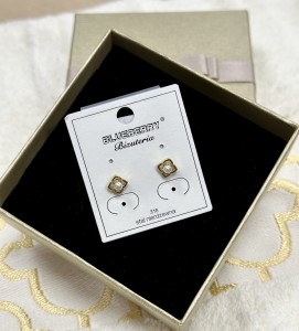 Kolczyki wkrętki kwadrat z perłą