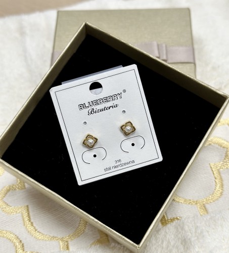 Kolczyki wkrętki kwadrat z perłą