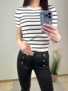 Sweter damski w paski z krótkim rękawem