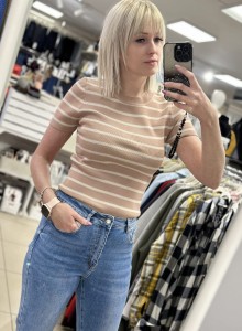 Sweter damski w paski z krótkim rękawem